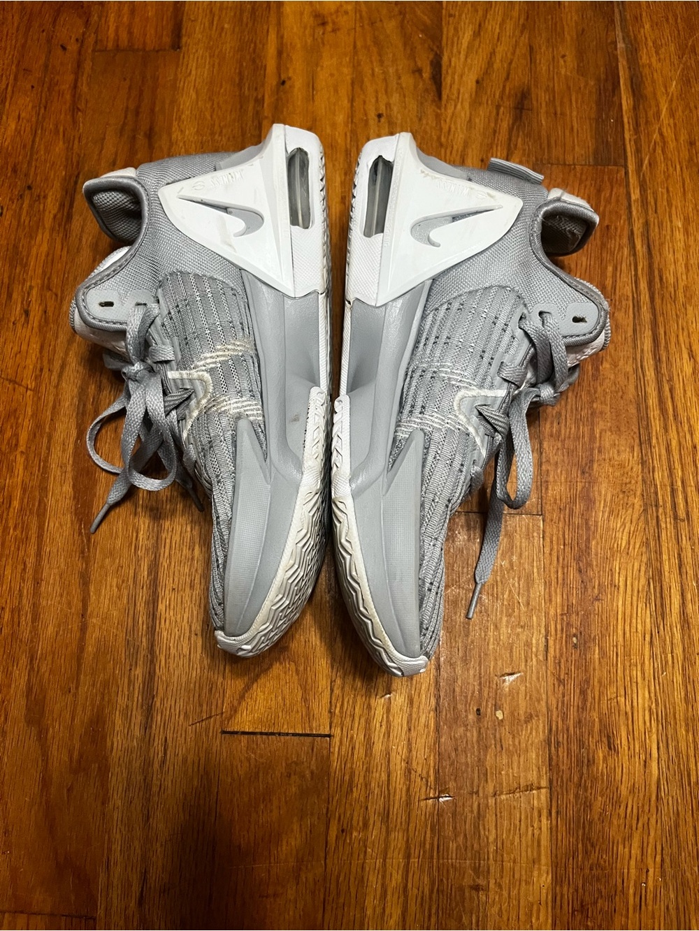 Nike Men’s Light Grey Athletic Basketball Shoes